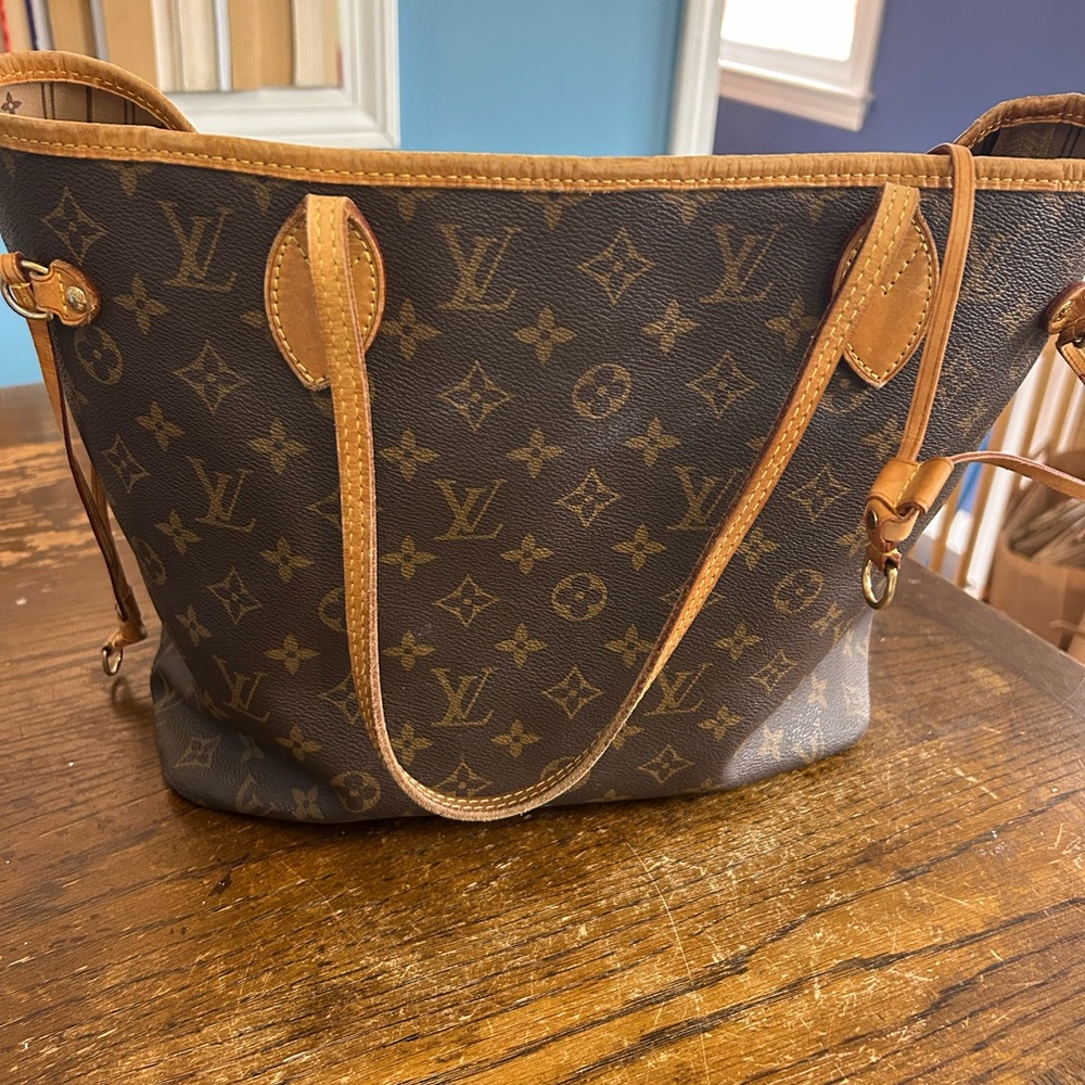Louis Vuitton Neverfull Monogram Canvas Shoulder Bag in Brown/Tan